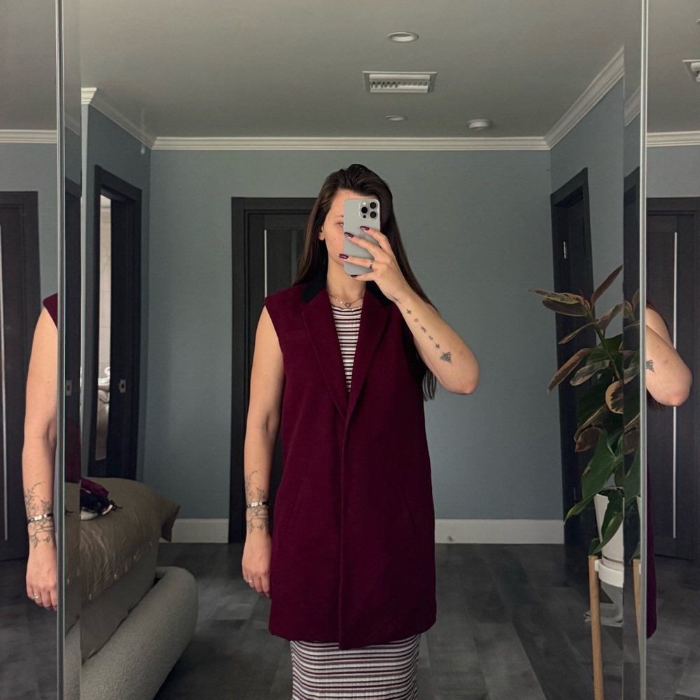 Sleeveless Burgundy Vest 100% wool